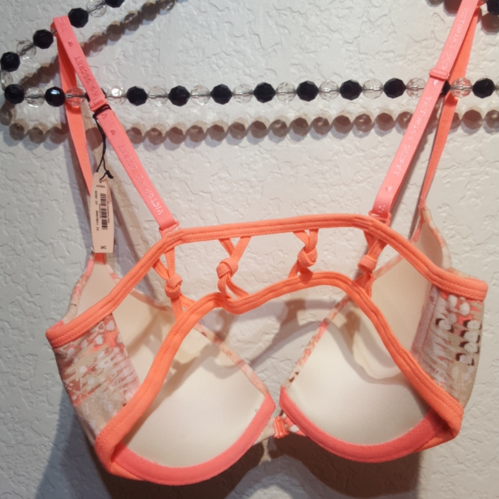 Victoria's secret front close push up 34C - Picture 2 of 6